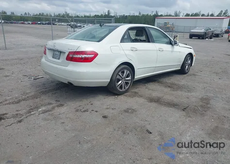 2011 Mercedes-Benz E 350 4Matic z USA, uszkodzony, nr VIN WDDHF8HB6BA342917